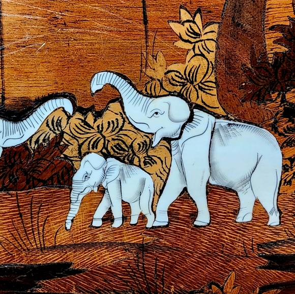 Vintage handmade oval Indian wooden plaque - Picture 5 of 12